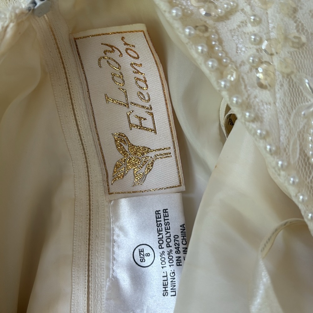 Elegant Cream Lace and pearl Gown - Picture 3 of 6